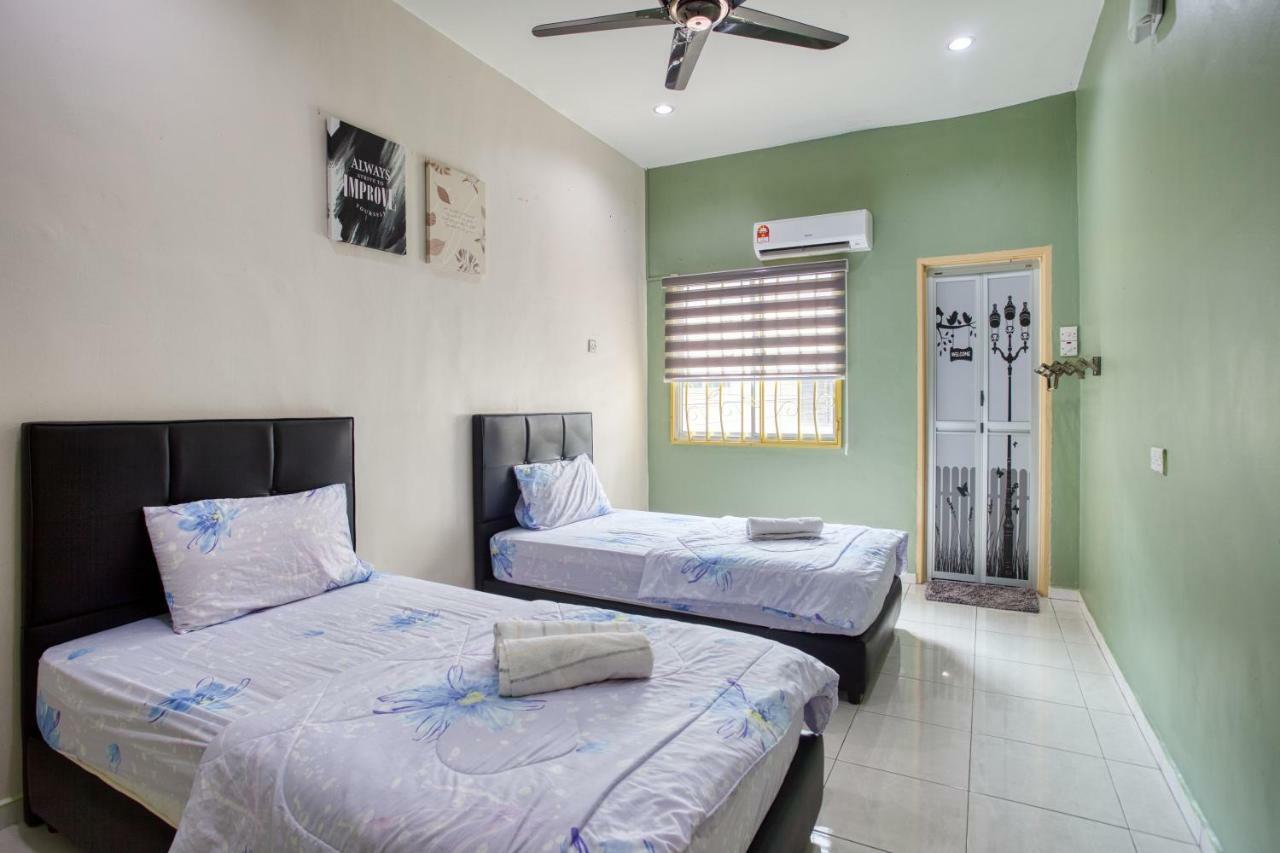 Gunung View Homestay 10 To 12 Pax Near Sunway Tambun イポー エクステリア 写真